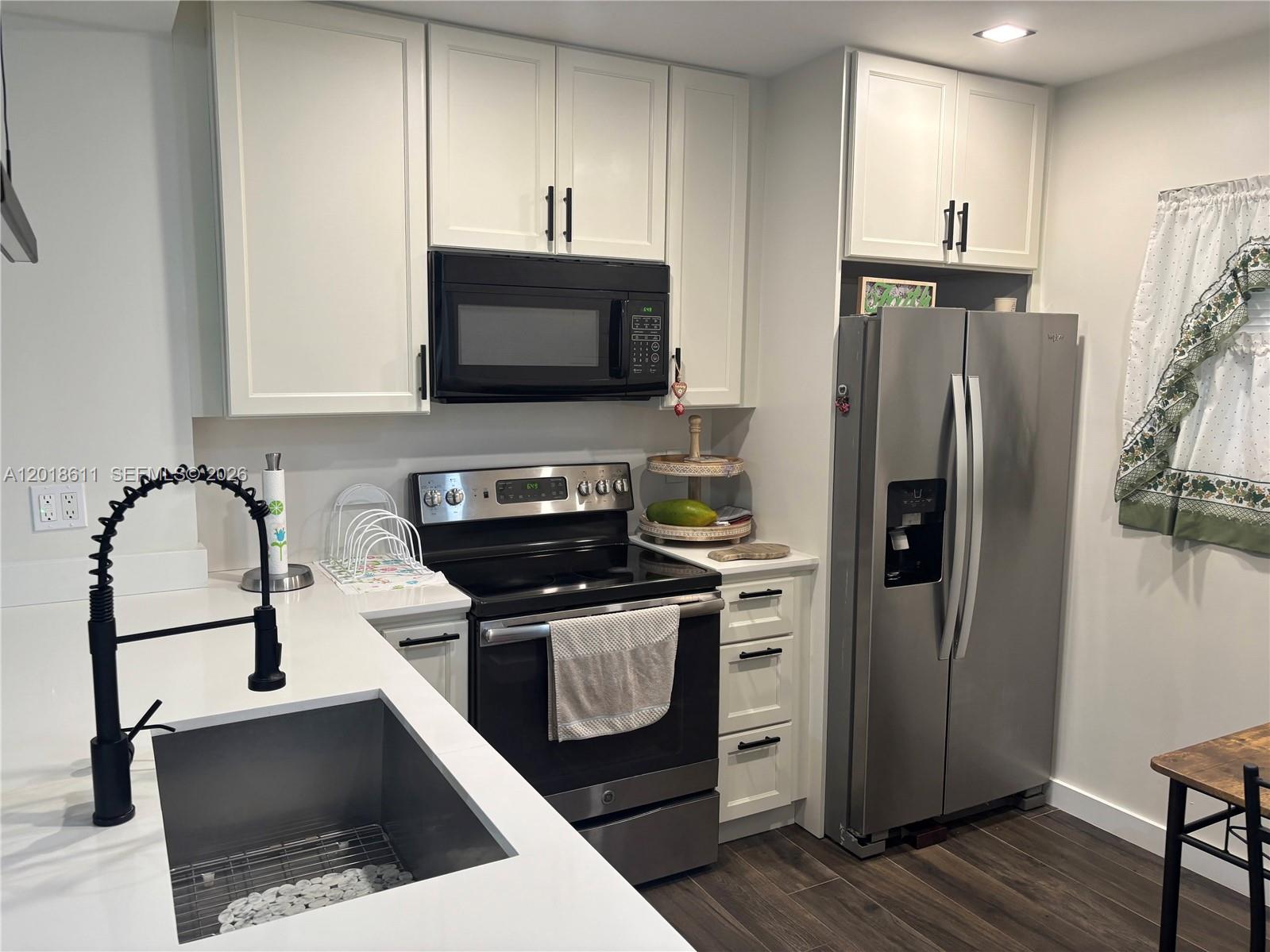 300 Berkley Road, Unit 212 Hollywood, FL 33024 - Photo 2 of 35 Open concept