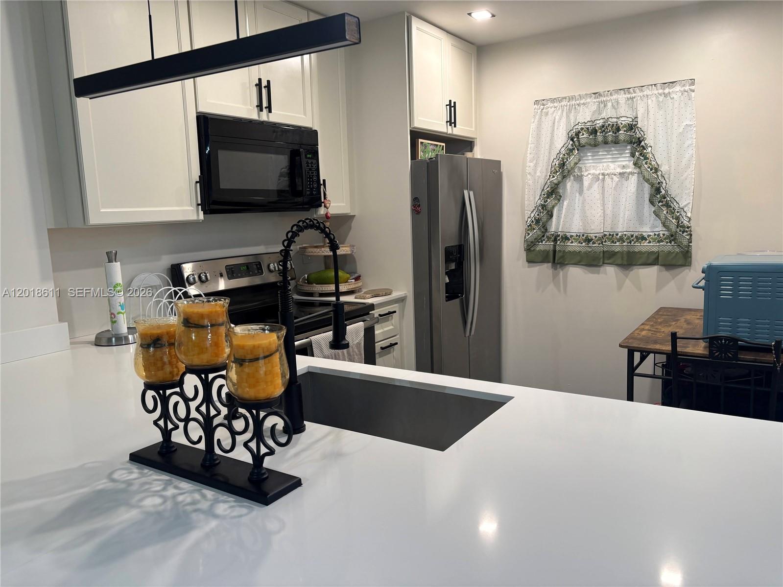 300 Berkley Road, Unit 212 Hollywood, FL 33024 - Photo 3 of 35 Quartz countertops
