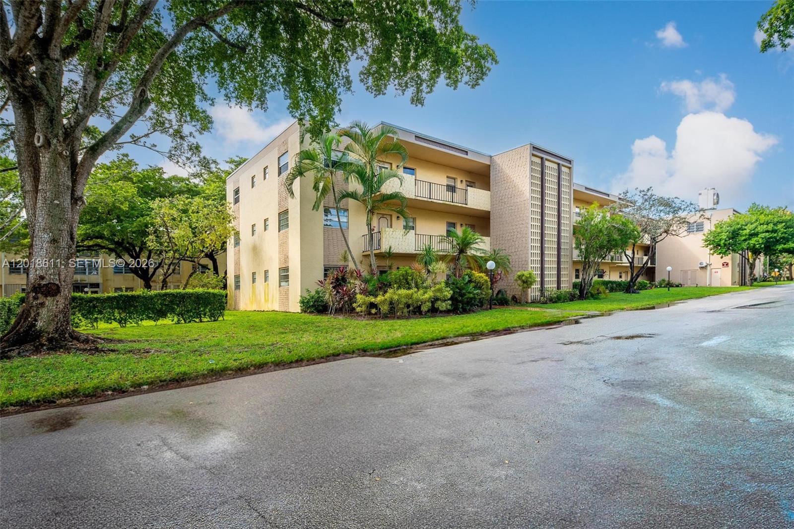 300 Berkley Road, Unit 212 Hollywood, FL 33024 - Photo 32 of 35