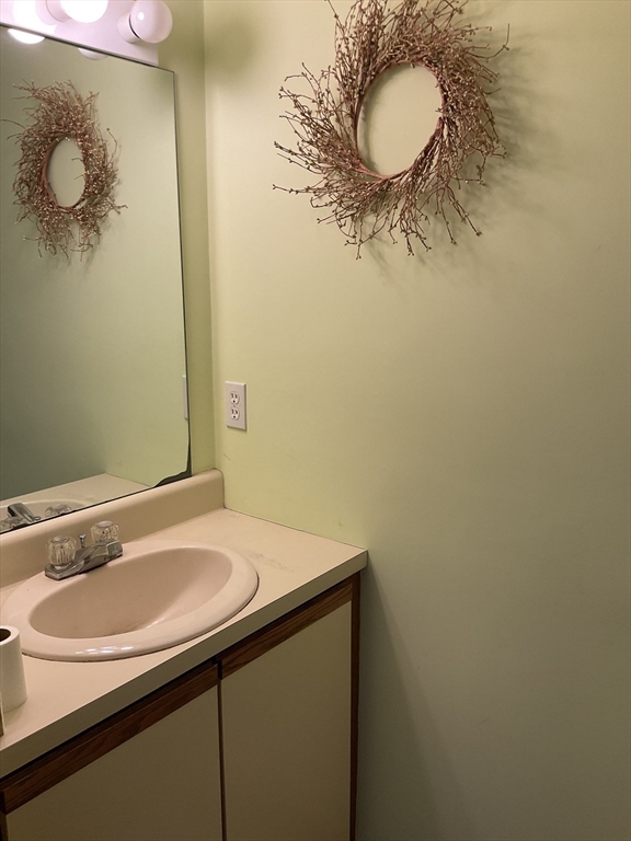 28 Southbridge Road, Unit 402 Charlton, MA 01507 - Photo 11 of 41