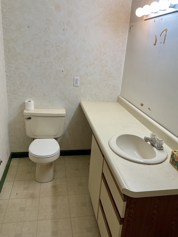 28 Southbridge Road, Unit 402 Charlton, MA 01507 - Photo 28 of 41