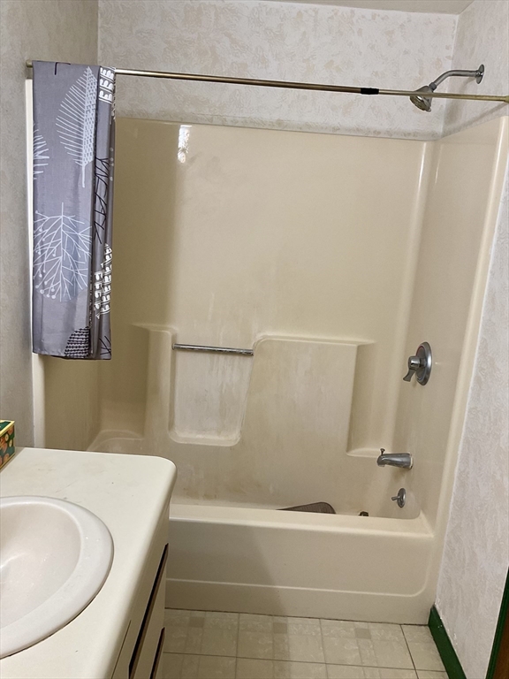 28 Southbridge Road, Unit 402 Charlton, MA 01507 - Photo 29 of 41