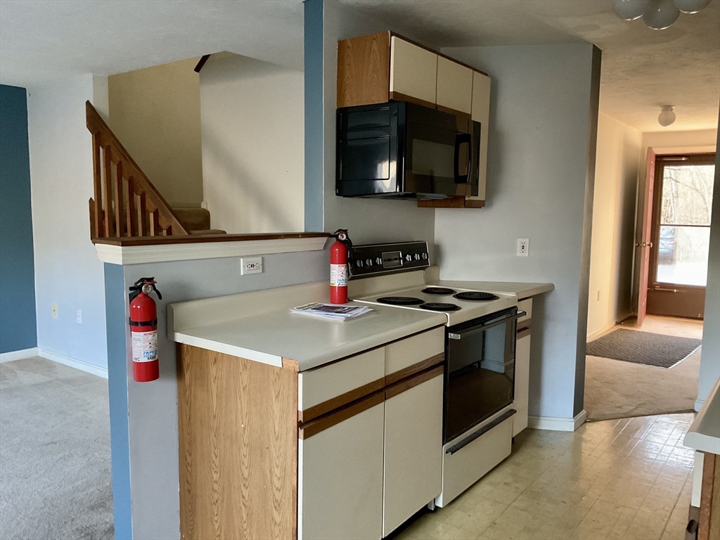 28 Southbridge Road, Unit 402 Charlton, MA 01507 - Photo 3 of 41