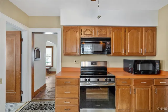 $232,800 | 200 West Milford Drive, Syracuse, NY 13206