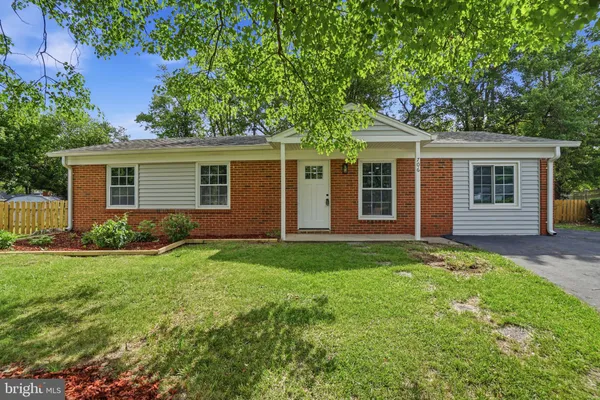 $575,000 | 706 South Dogwood Court, Sterling, VA 20164