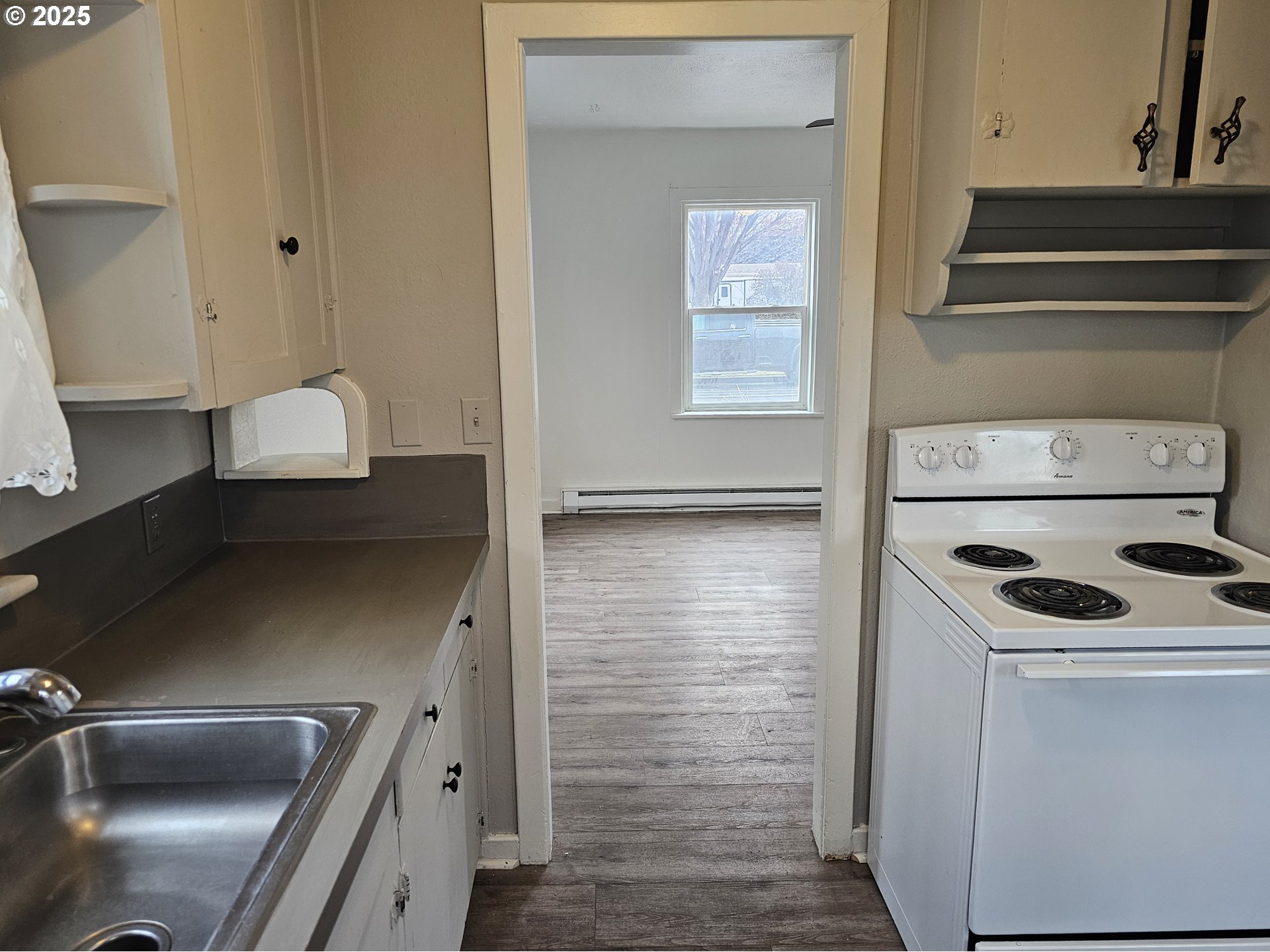 709 Southwest Frazer Avenue Pendleton, OR 97801 - Photo 12 of 28 a room with storage and utility
