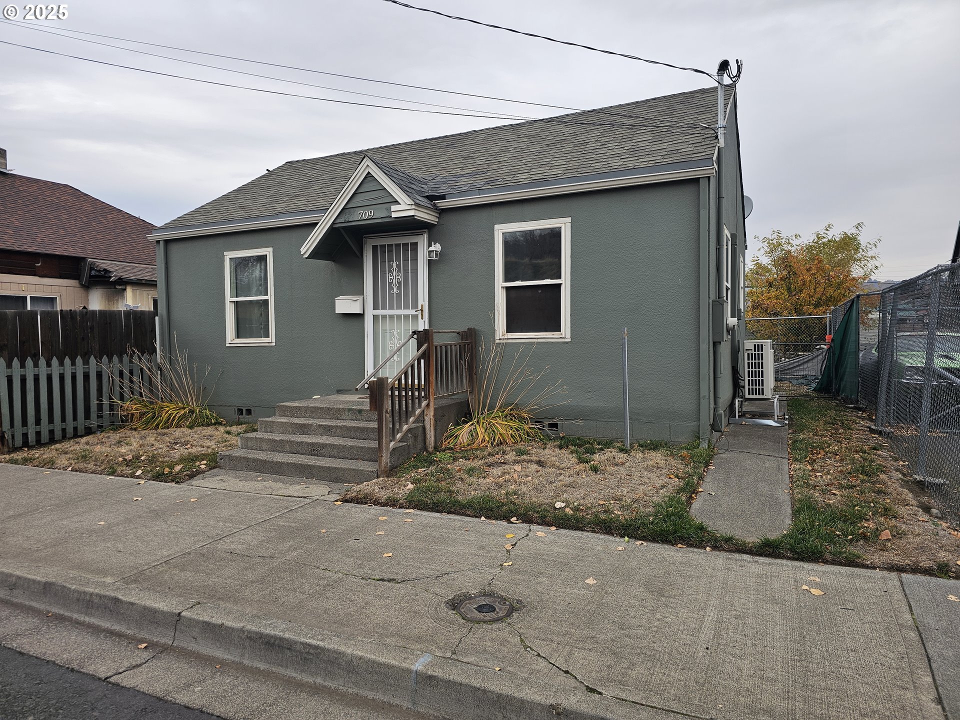 709 Southwest Frazer Avenue Pendleton, OR 97801 - Photo 2 of 28 a view of a house