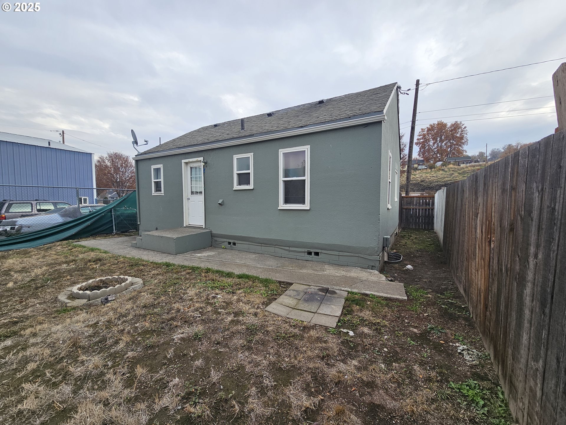 709 Southwest Frazer Avenue Pendleton, OR 97801 - Photo 26 of 28 a backyard of a house