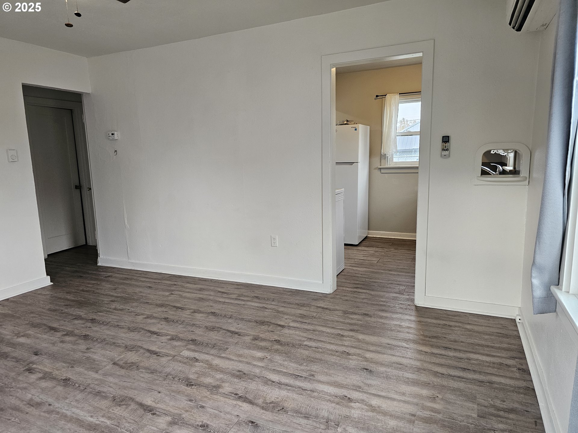 709 Southwest Frazer Avenue Pendleton, OR 97801 - Photo 9 of 28 a view of hallway with wooden floor