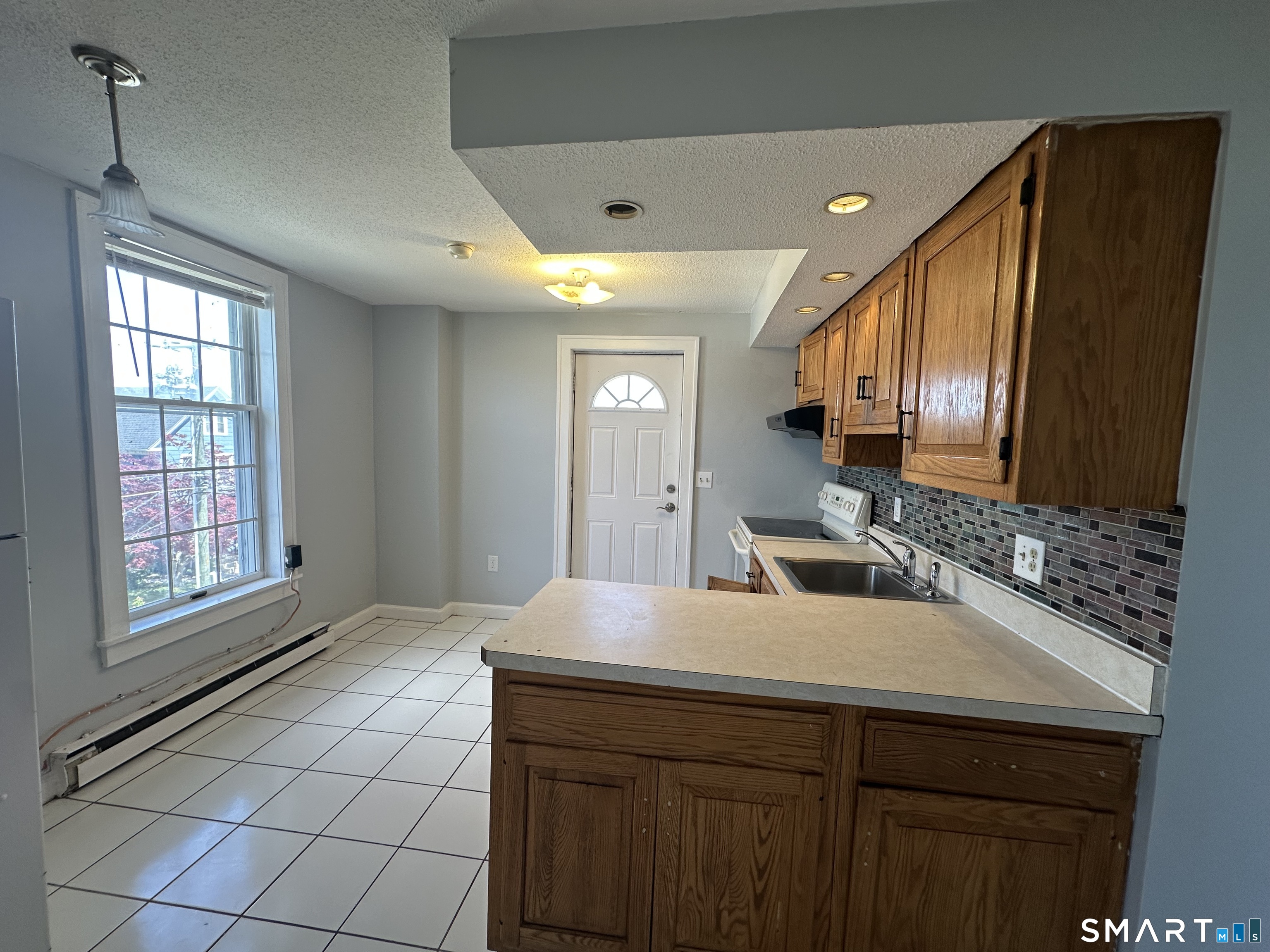 196 Ocean Avenue, Unit 2 New London, CT 06320 - Photo 3 of 10