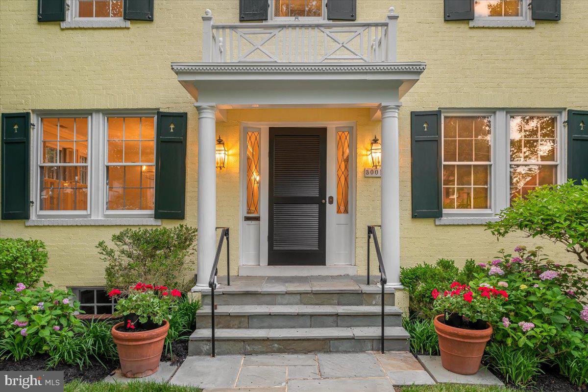 3001 McKinley Street Northwest Washington, DC 20015 - Photo 3 of 18 Elegant entry