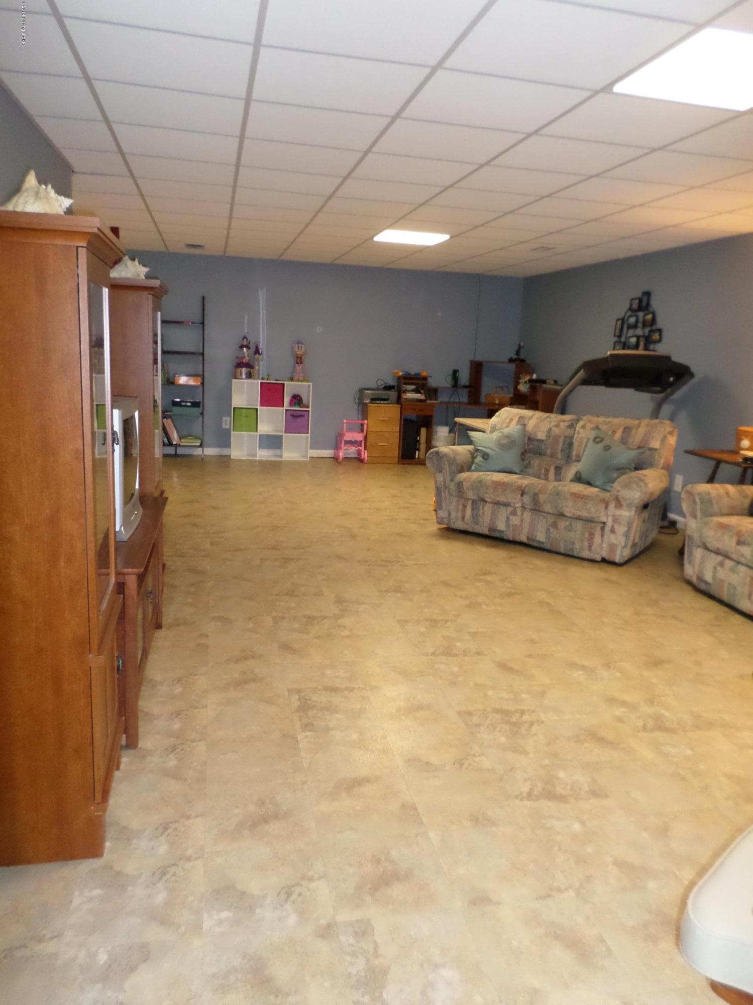 6904 Barbrook Road Louisville, KY 40258 - Photo 20 of 20 Barbrook 023