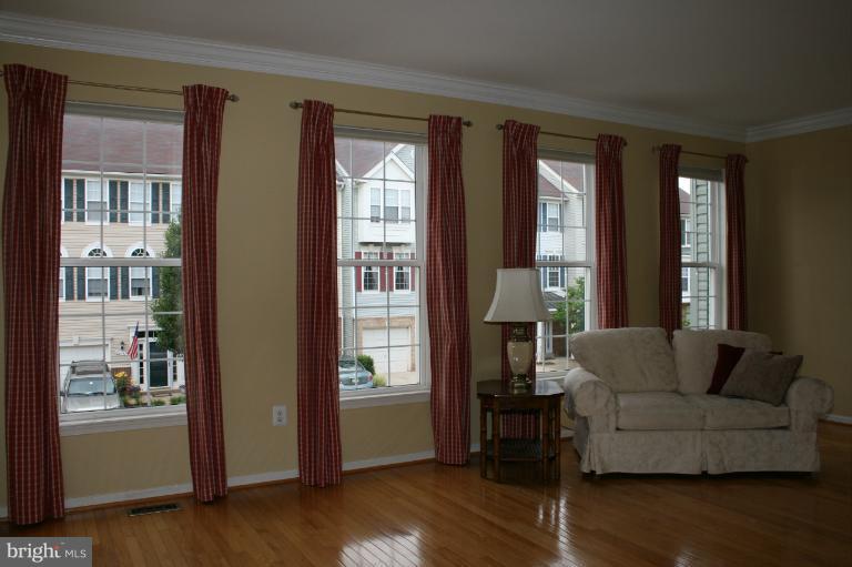 44097 Rising Sun Terrace Ashburn, VA 20147 - Photo 10 of 30 Living Room