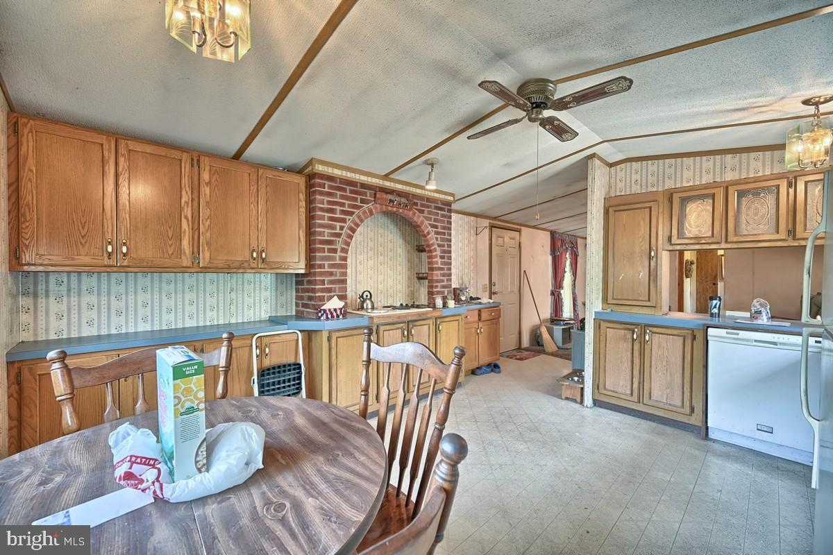 1215 Creek Road Manheim, PA 17545 - Photo 4 of 35 Gallery Image 4
