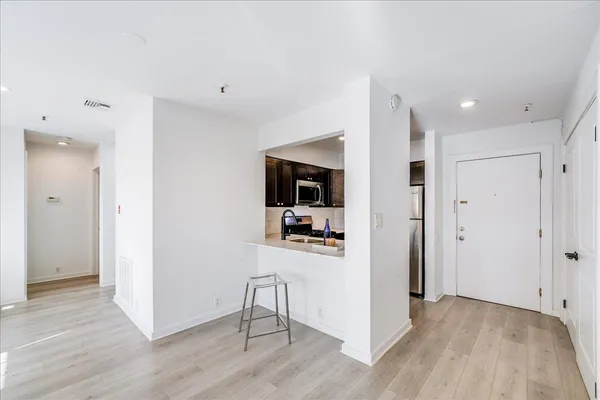 $4,400 | 1024 Clinton Street, Unit 504, Hoboken, NJ 07030