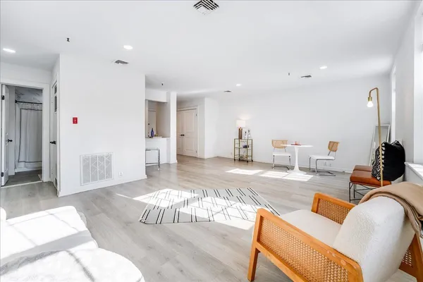 $4,400 | 1024 Clinton Street, Unit 504, Hoboken, NJ 07030