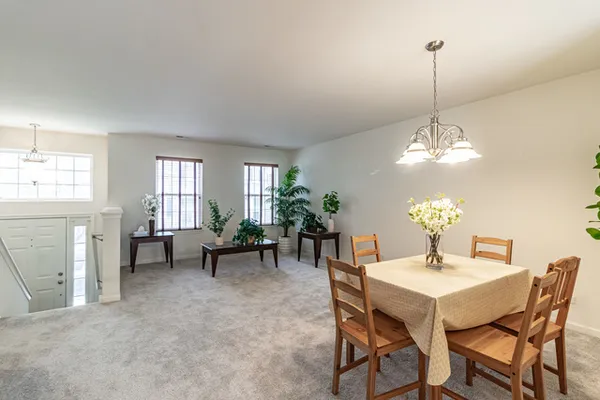 $2,500 | 522 Richard Brown Boulevard, Volo, IL 60073