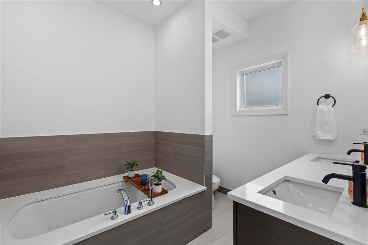 2112 West Rice Street, Unit 2 Chicago, IL 60622 - Photo 13 of 19 a bathroom with a sink and a bathtub