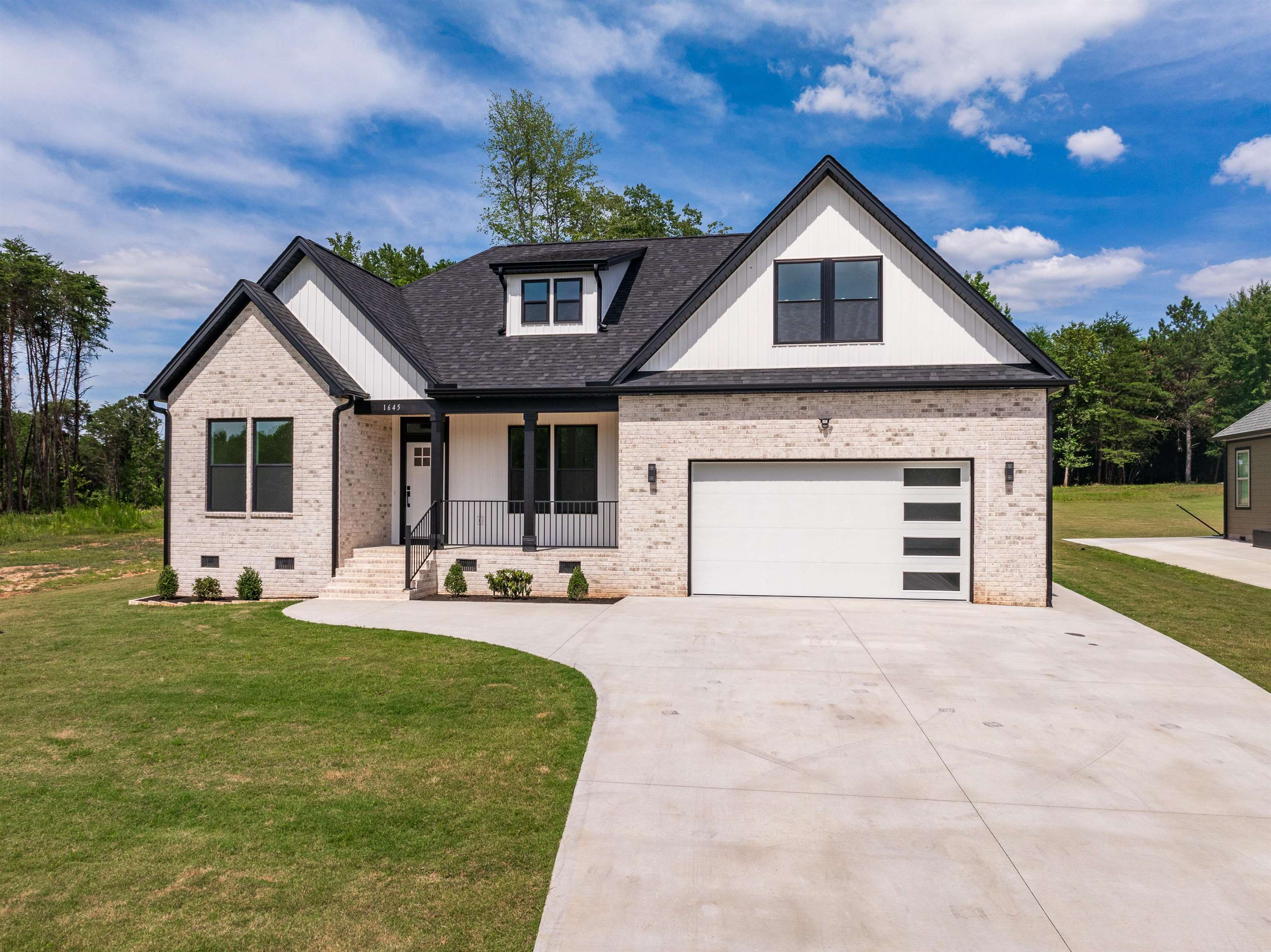 1645 Dickson Road Inman, SC 29349 - Photo 3 of 36