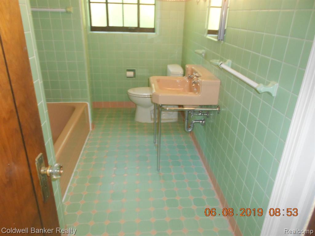 798 Trombley Road Grosse Pointe, MI 48230 - Photo 14 of 37