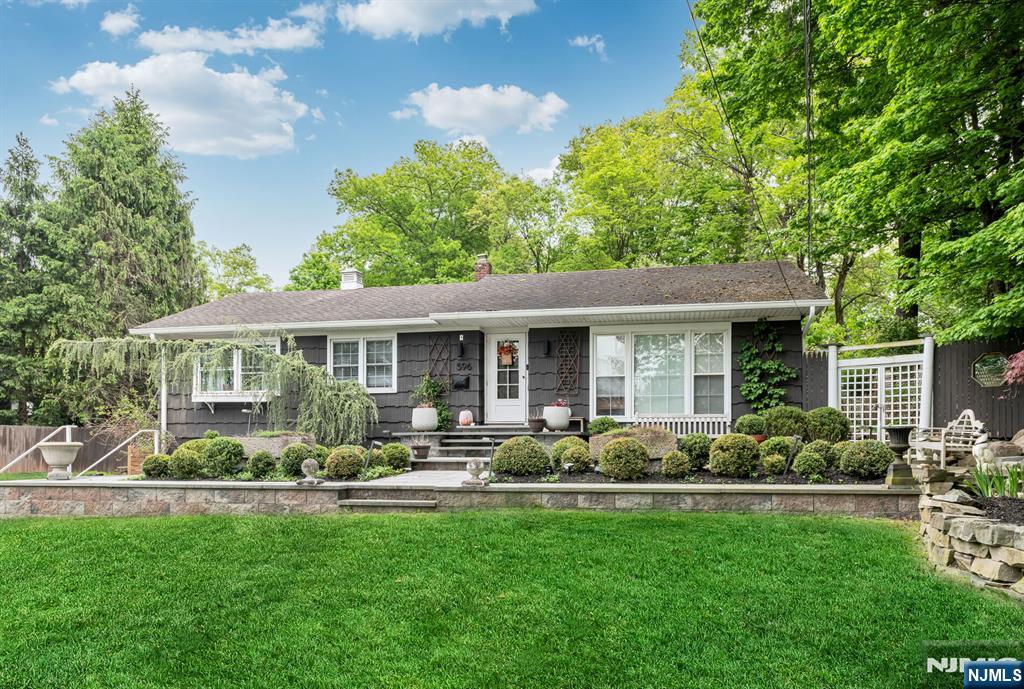 596 Wyckoff Avenue Mahwah, NJ 07430 - Photo 2 of 29