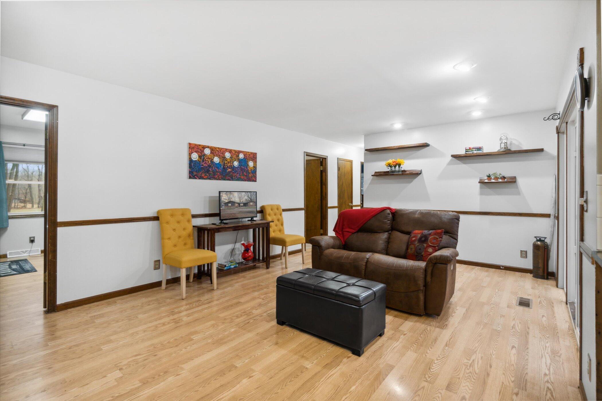 3423 Bailey Road Jackson, MI 49201 - Photo 5 of 49 20-3423-Bailey-Rd-Jackson-MI-49201-Windo