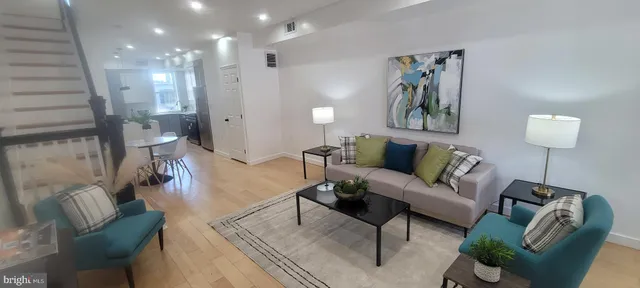 a view of livingroom with furniture