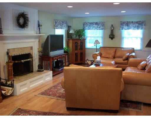 199 Stonecleave Road North Andover, MA 01845 - Photo 2 of 22 Gallery Image 2