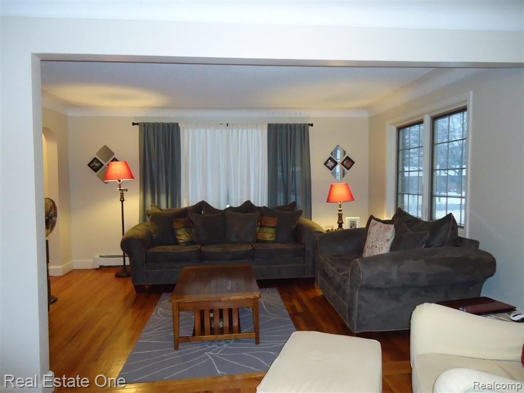 9551 Stark Road Livonia, MI 48150 - Photo 4 of 14 Cozy Living Room