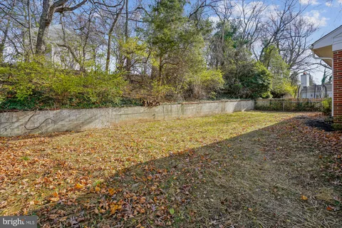 a front view of house with yard