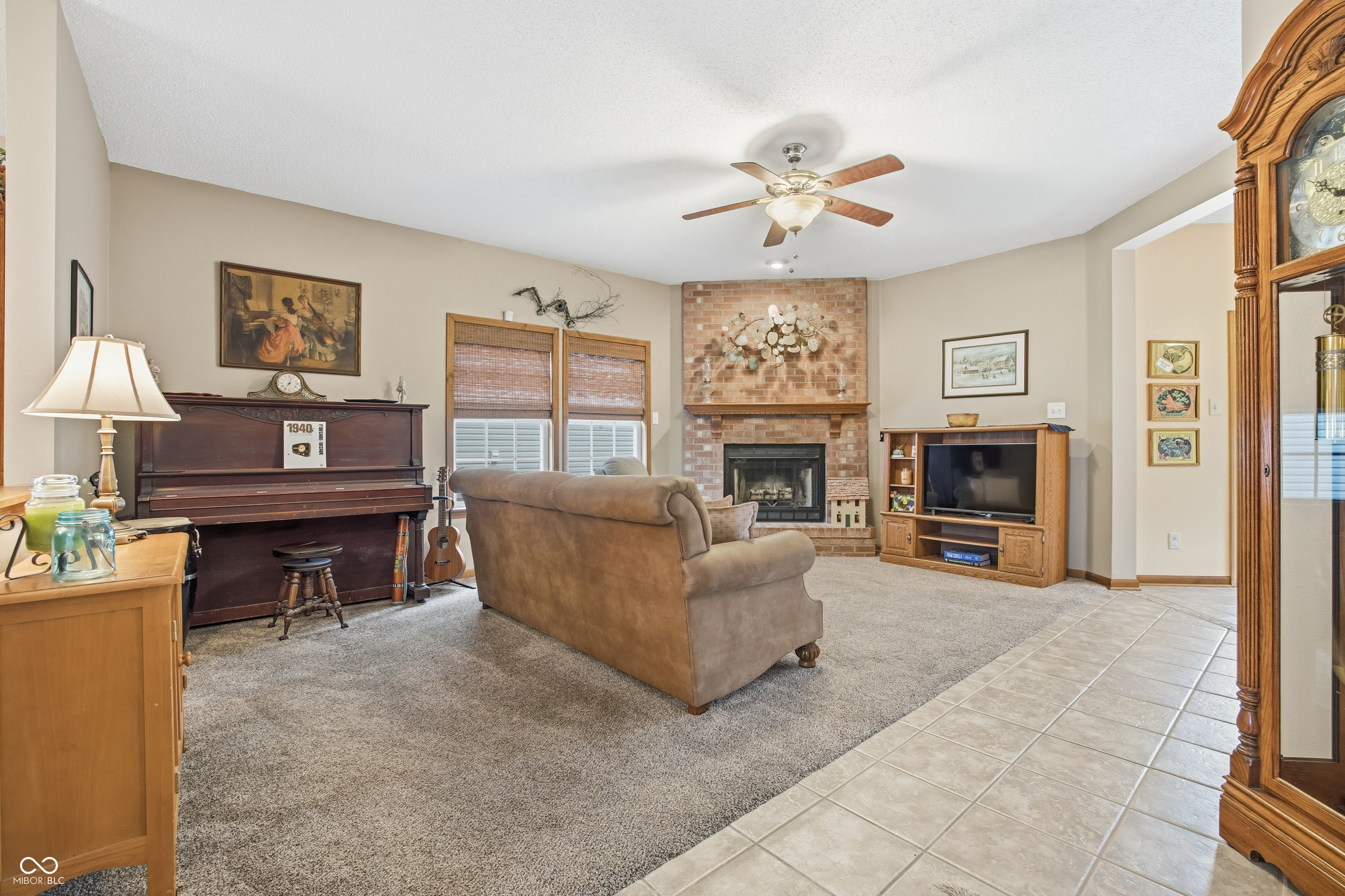 10190 Holly Berry Circle Fishers, IN 46038 - Photo 7 of 47