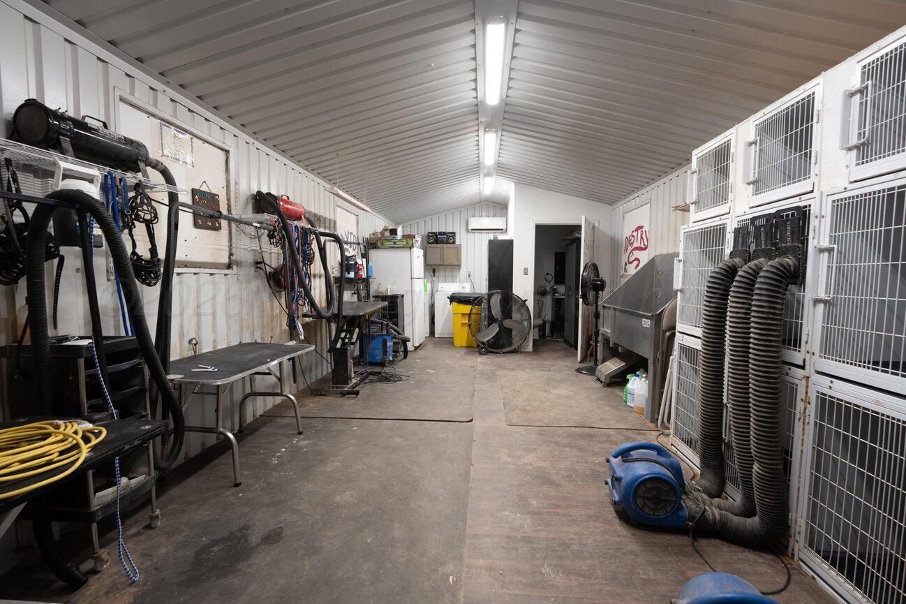693 County Road 24 Muleshoe, TX 79347 - Photo 50 of 98 Grooming Area