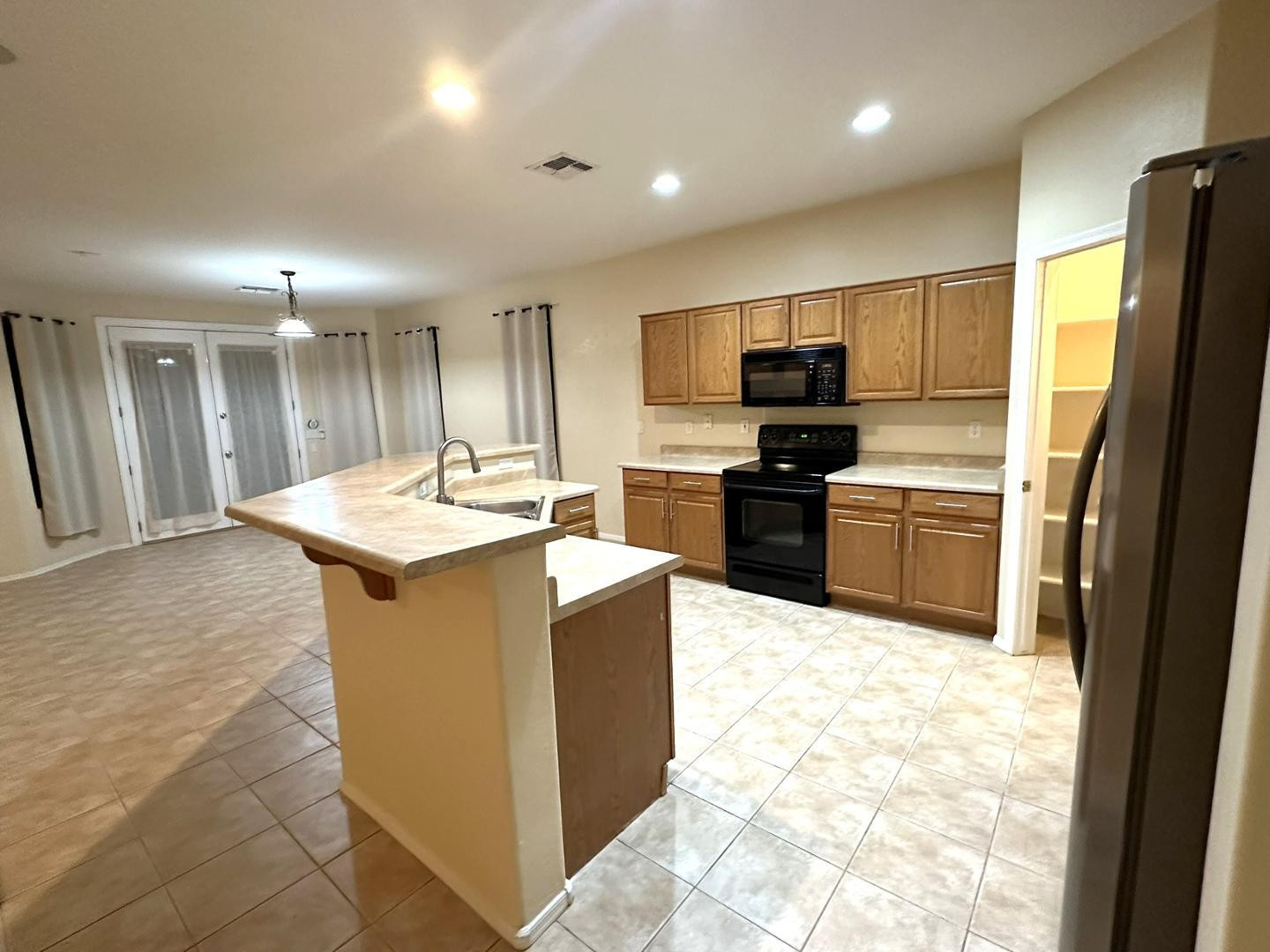 1812 East Beverly Road Phoenix, AZ 85042 - Photo 9 of 26 Photo #9