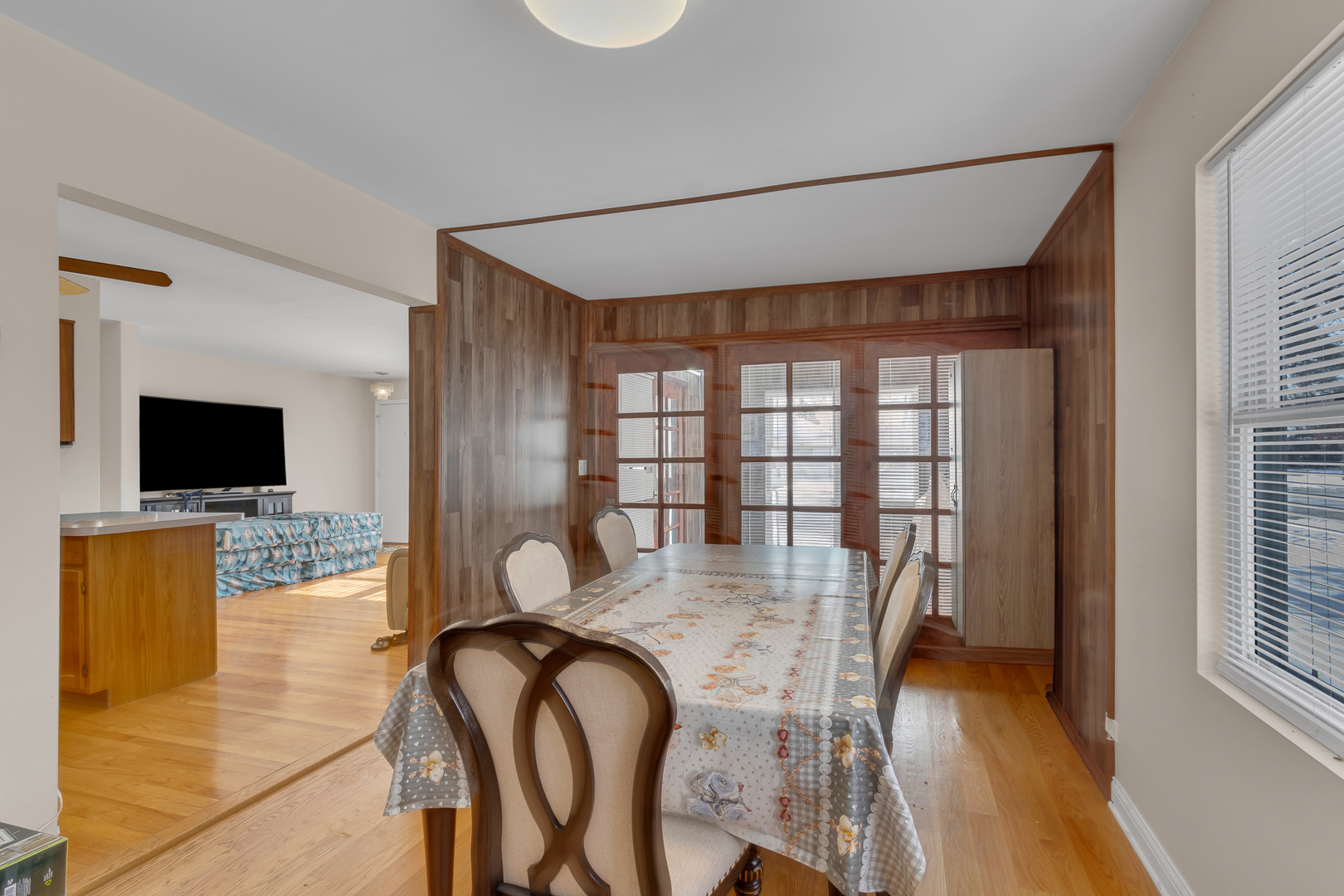 7418 Wilson Terrace Morton Grove, IL 60053 - Photo 11 of 34