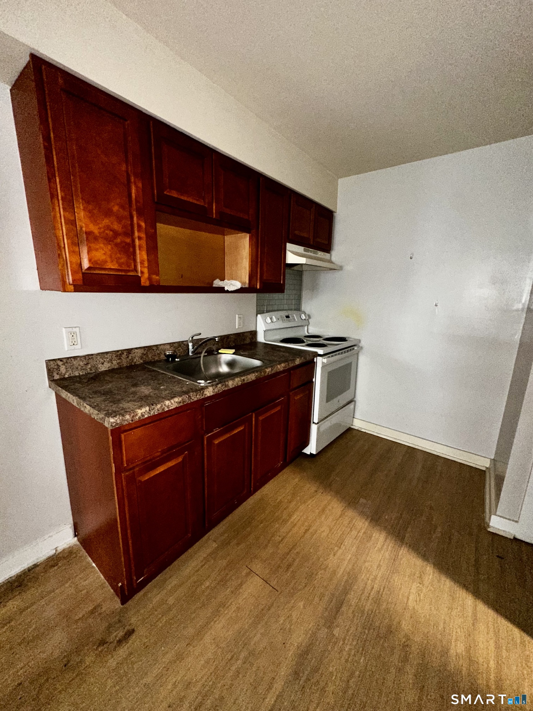 385 Putnam Avenue, Unit 3 Hamden, CT 06517 - Photo 2 of 4 Gallery Image 2