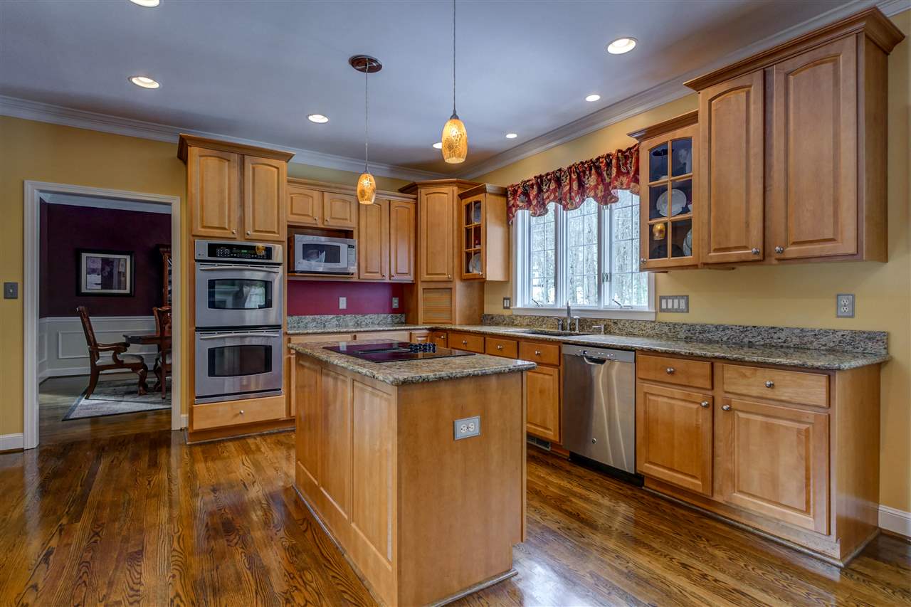 148 Powder Hill Road Bedford, NH 03110 - Photo 10 of 40