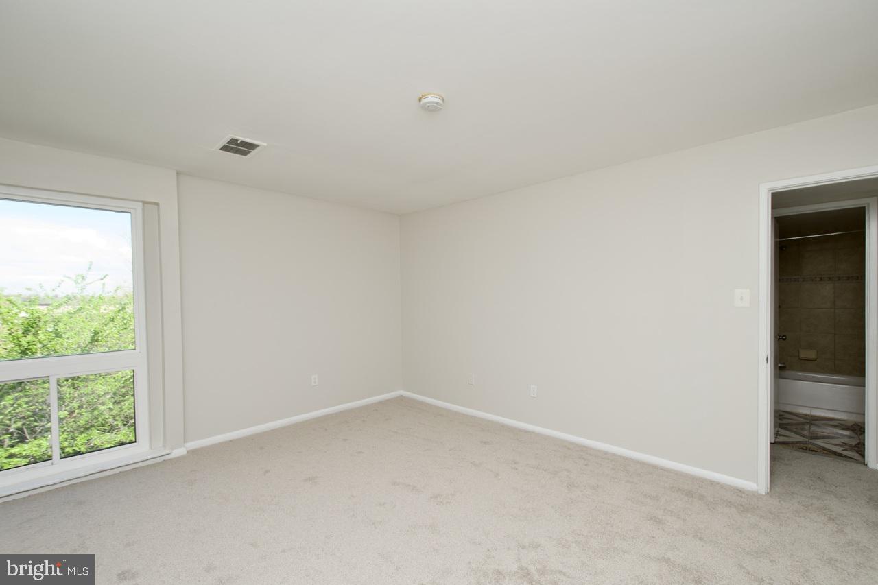 2105 Walsh View Terrace, Unit 15302 Silver Spring, MD 20902 - Photo 11 of 32 Gallery Image 11