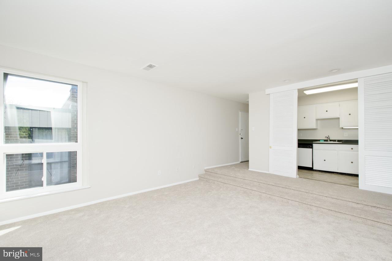 2105 Walsh View Terrace, Unit 15302 Silver Spring, MD 20902 - Photo 2 of 32 Gallery Image 2