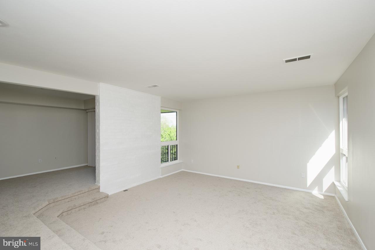 2105 Walsh View Terrace, Unit 15302 Silver Spring, MD 20902 - Photo 3 of 32 Gallery Image 3