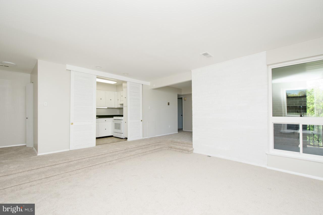 2105 Walsh View Terrace, Unit 15302 Silver Spring, MD 20902 - Photo 4 of 32 Gallery Image 4