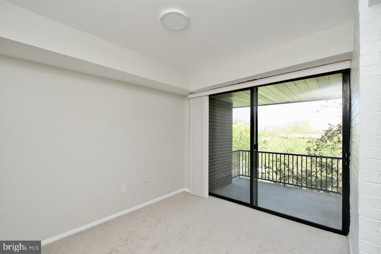 2105 Walsh View Terrace, Unit 15302 Silver Spring, MD 20902 - Photo 5 of 32 Gallery Image 5