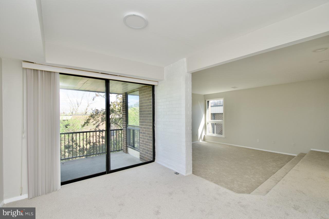 2105 Walsh View Terrace, Unit 15302 Silver Spring, MD 20902 - Photo 6 of 32 Gallery Image 6