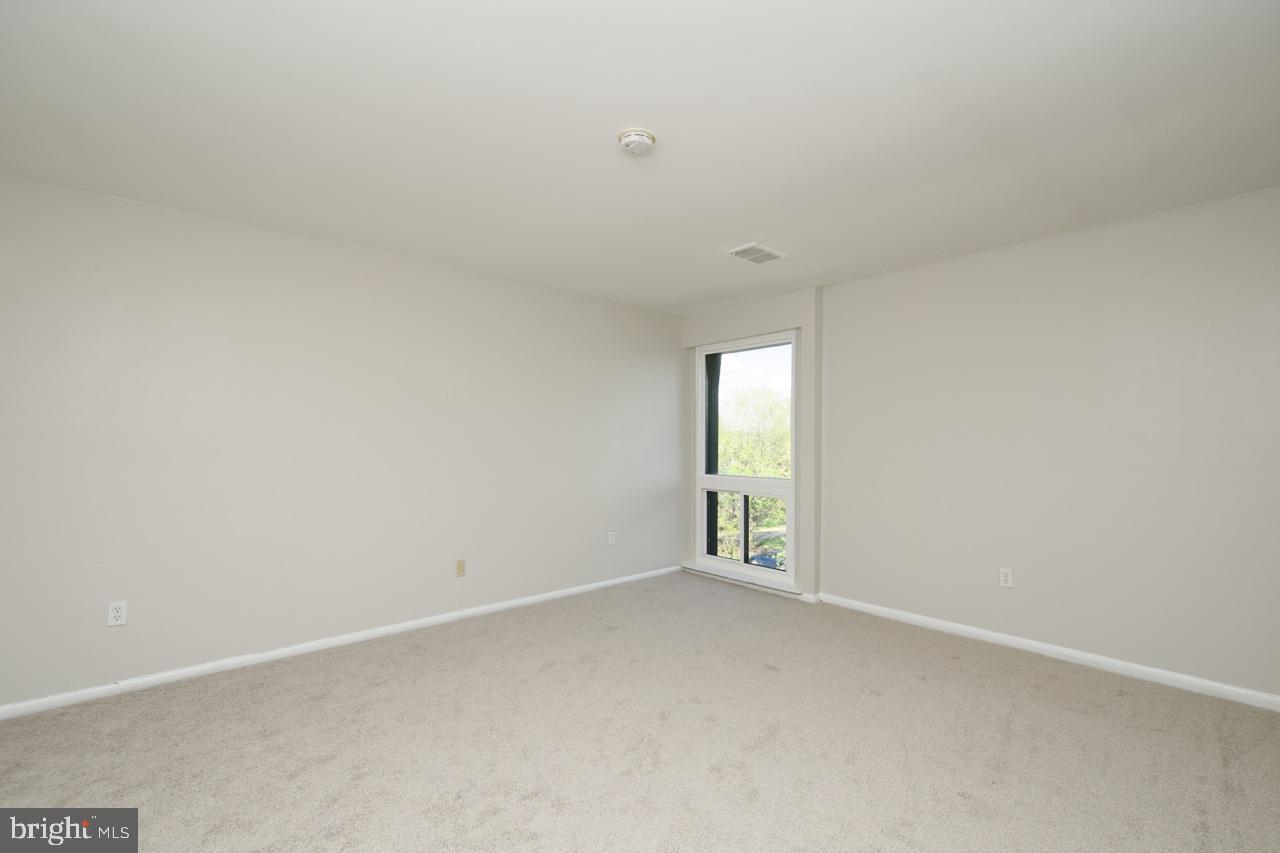 2105 Walsh View Terrace, Unit 15302 Silver Spring, MD 20902 - Photo 10 of 32 Gallery Image 10