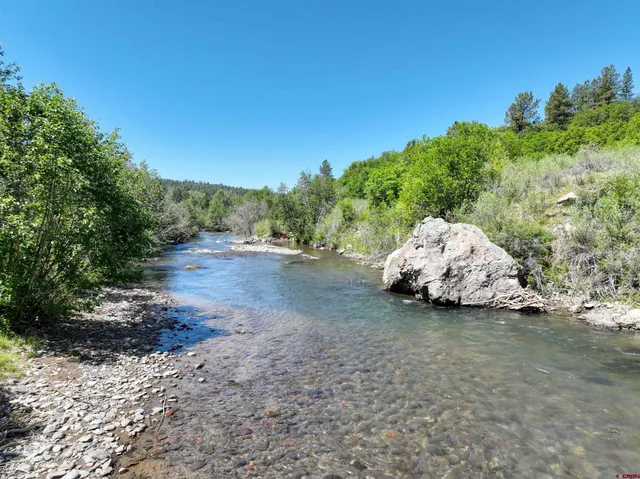 a view of a outdoor space with green space