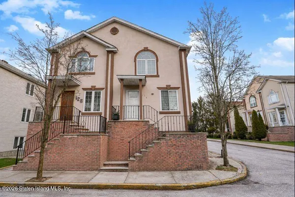 $794,900 | 124 Erika Loop | Arden Heights