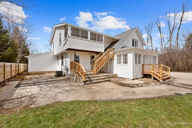 $2,300 | 544 Hainesville Road, Unit 2, Round Lake Park, IL 60073