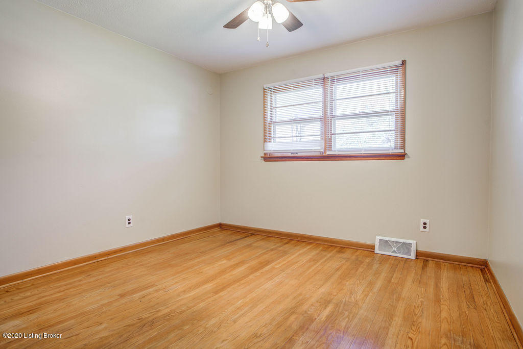 8013 Bluebonnet Road Louisville, KY 40258 - Photo 17 of 24 Bedroom 3
