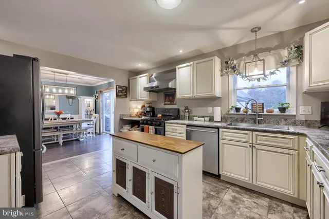 $349,999 | 115 Abbey Drive, Mount Wolf, PA 17347