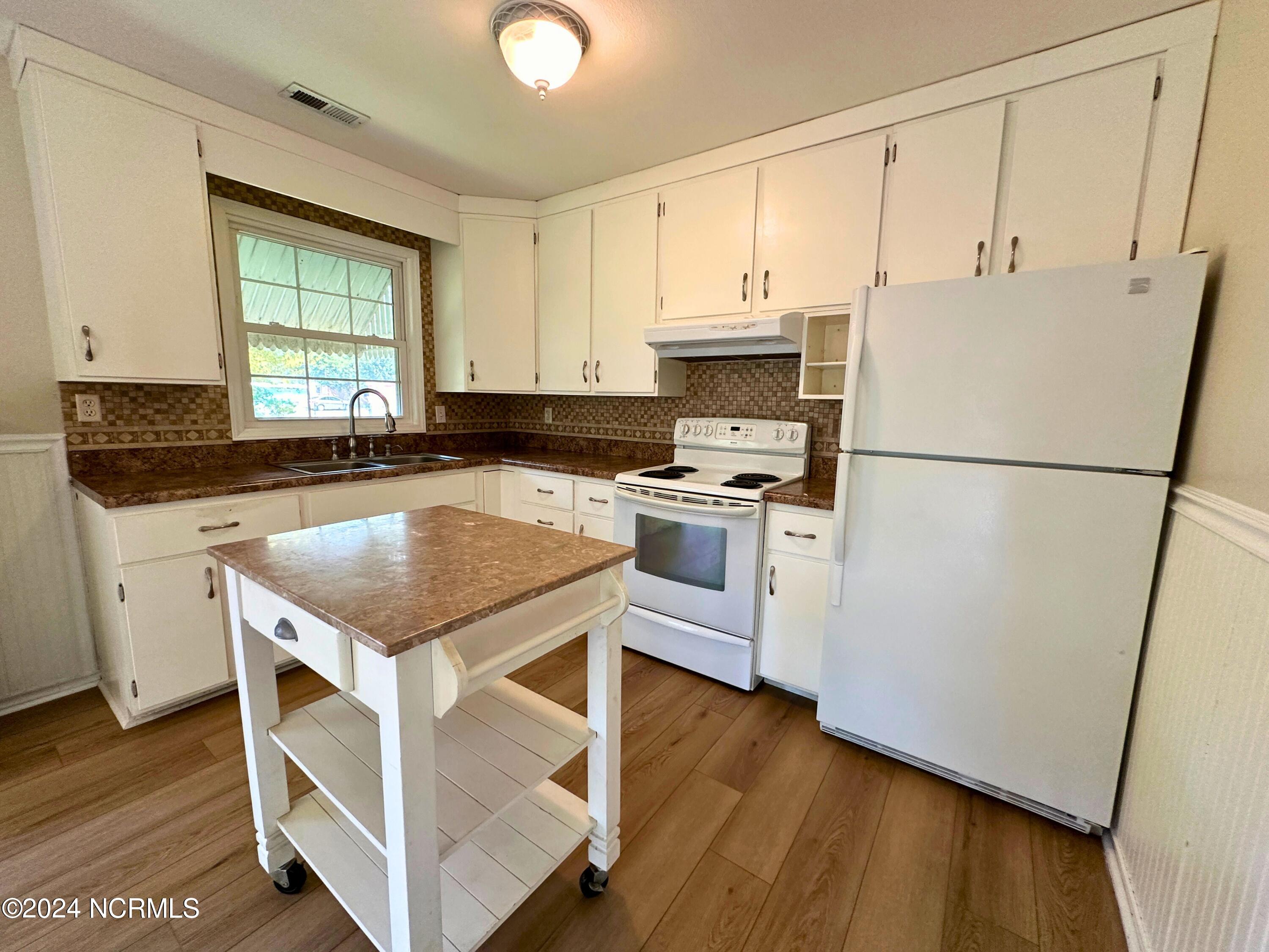 452 Nine Foot Road Newport, NC 28570 - Photo 15 of 32 kitchen