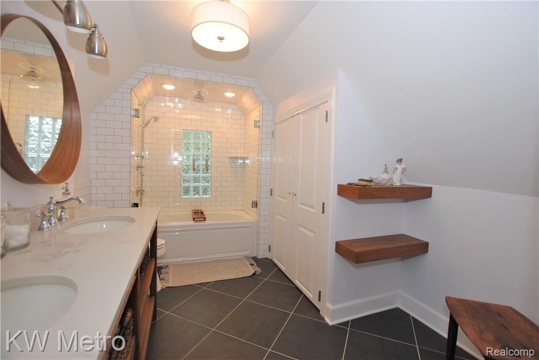 750 Columbia Road Berkley, MI 48072 - Photo 11 of 20 STUNNING MASTER BATH WITH CUSTOM VANITY & LRG CLOSET